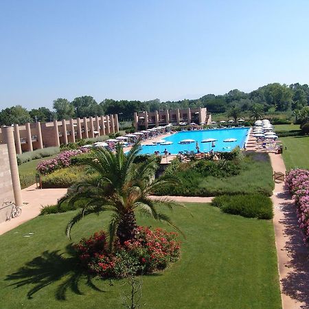Cosmopolitan Golf & Beach Resort Tirrenia Exterior foto
