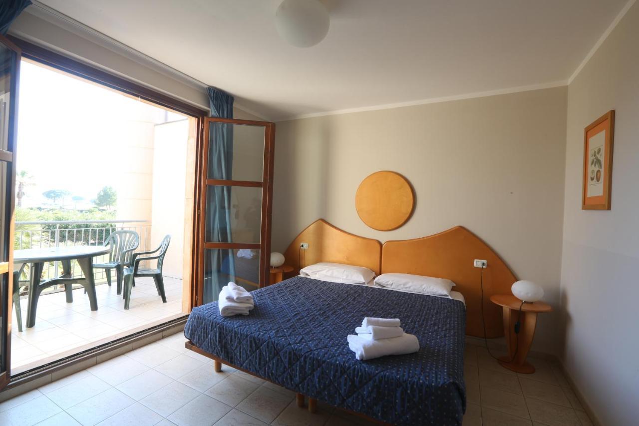 Cosmopolitan Golf & Beach Resort Tirrenia Exterior foto