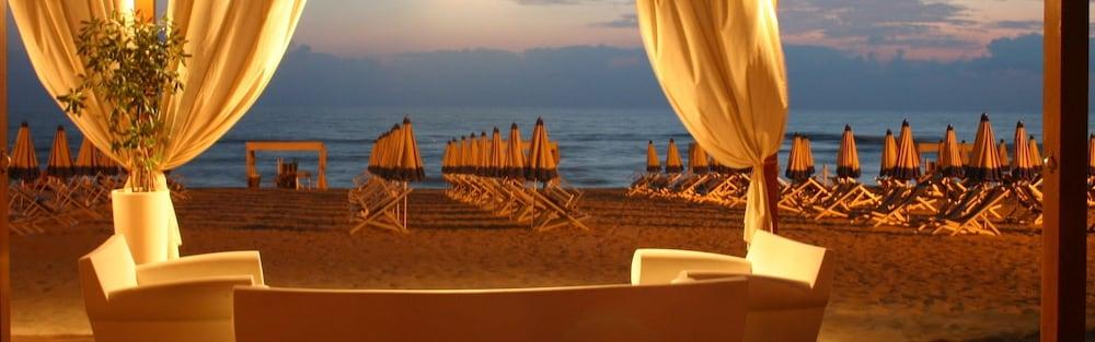 Cosmopolitan Golf & Beach Resort Tirrenia Exterior foto