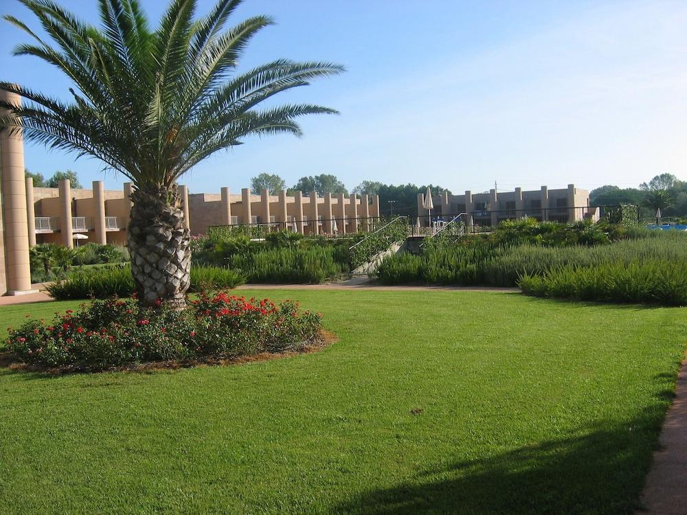 Cosmopolitan Golf & Beach Resort Tirrenia Exterior foto