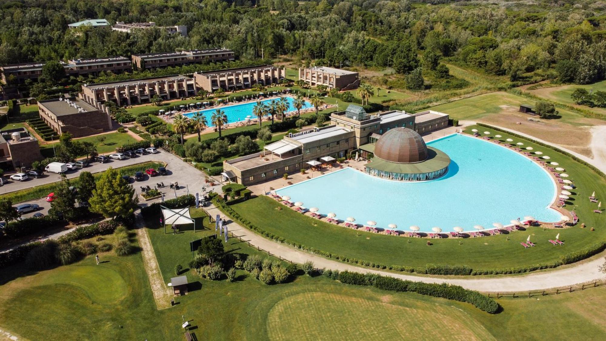Cosmopolitan Golf & Beach Resort Tirrenia Exterior foto