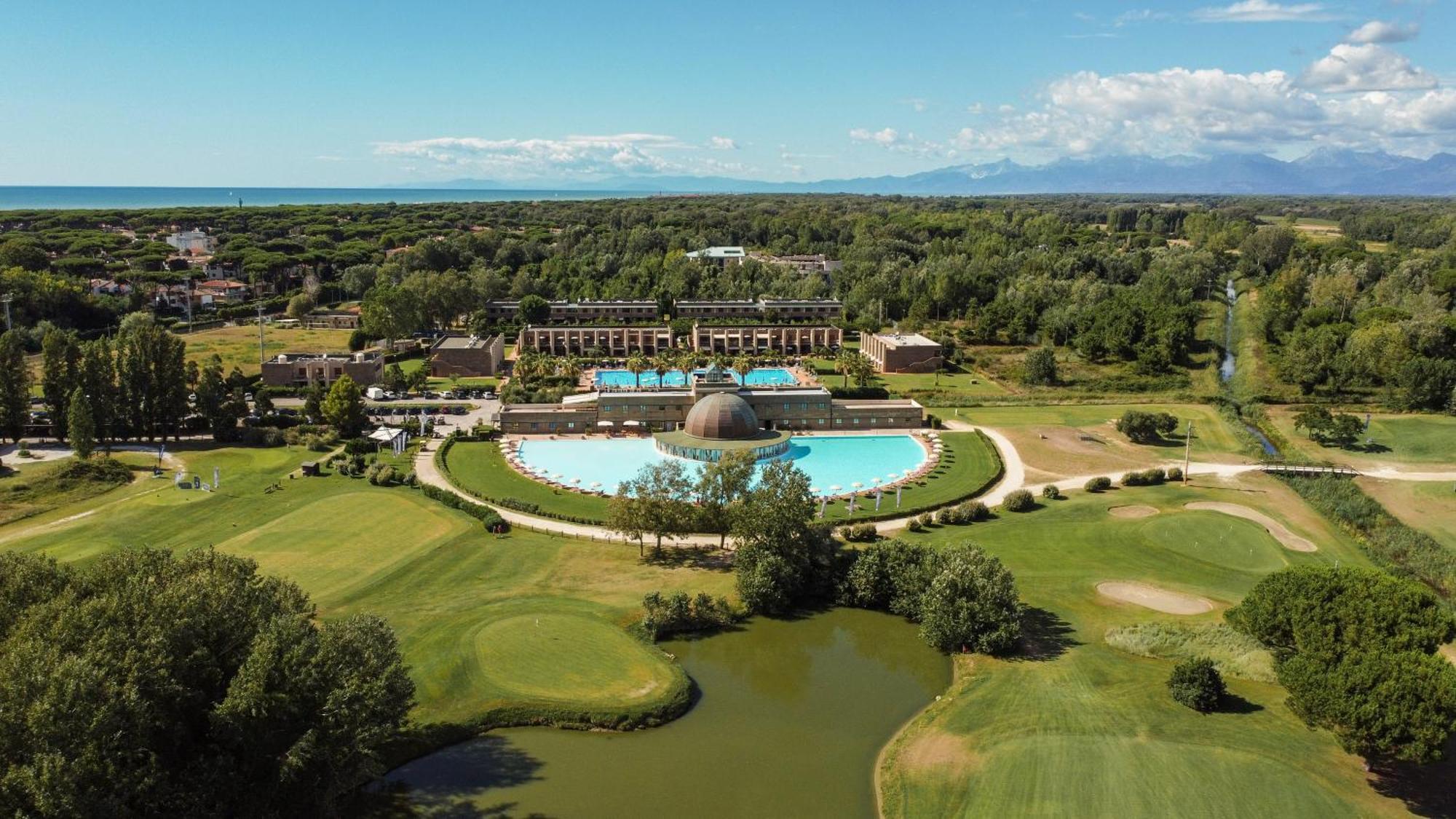 Cosmopolitan Golf & Beach Resort Tirrenia Exterior foto