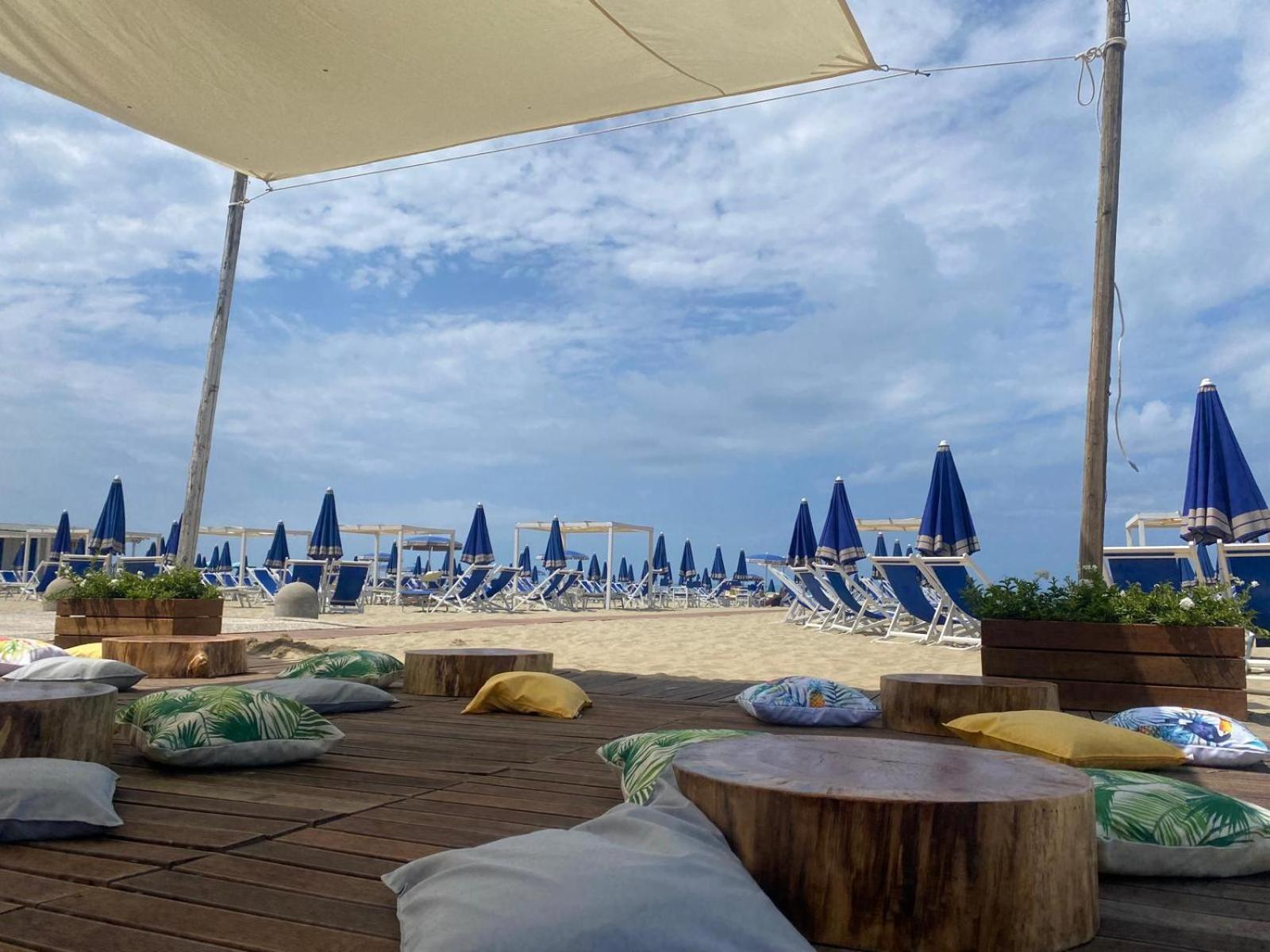 Cosmopolitan Golf & Beach Resort Tirrenia Exterior foto