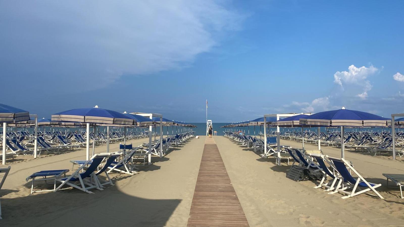 Cosmopolitan Golf & Beach Resort Tirrenia Exterior foto