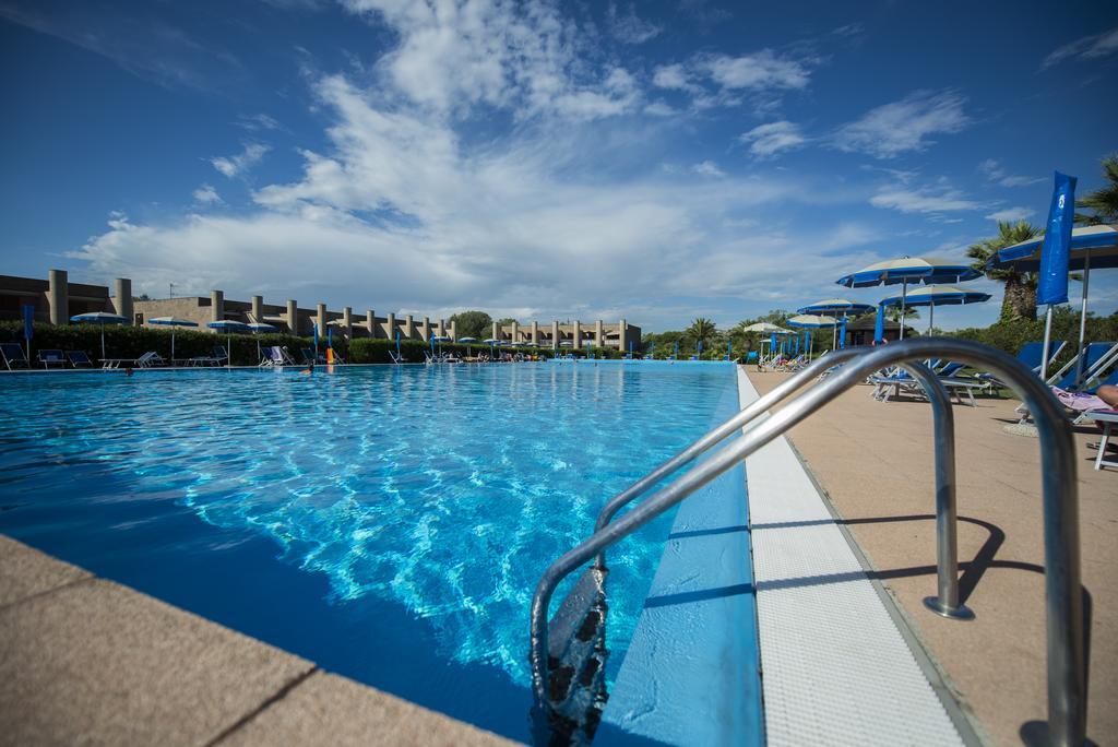 Cosmopolitan Golf & Beach Resort Tirrenia Exterior foto