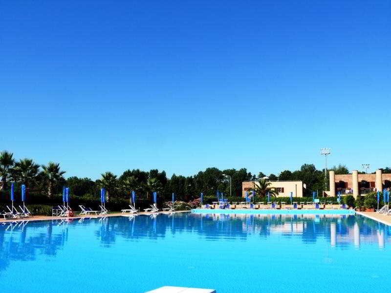 Cosmopolitan Golf & Beach Resort Tirrenia Exterior foto