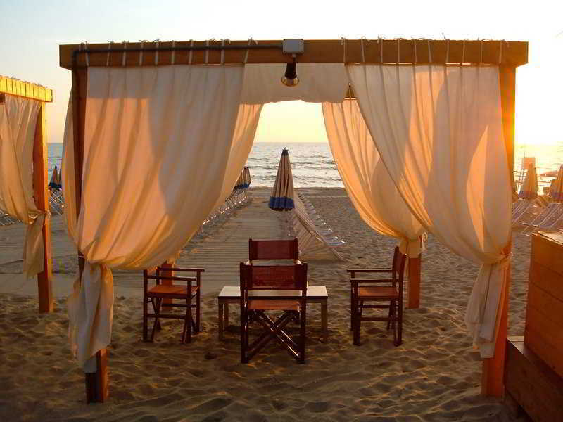 Cosmopolitan Golf & Beach Resort Tirrenia Exterior foto
