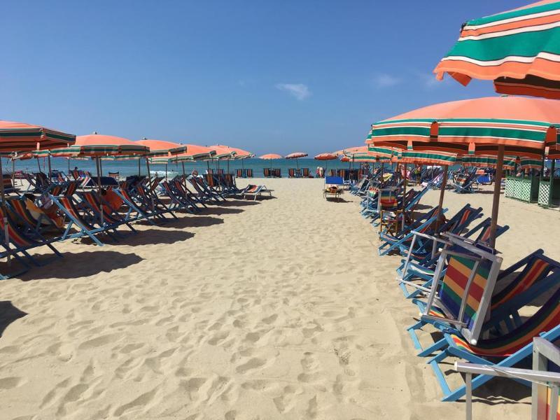 Cosmopolitan Golf & Beach Resort Tirrenia Exterior foto