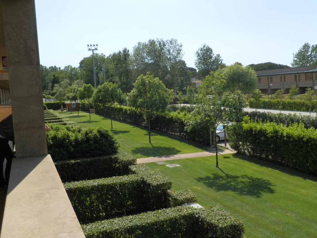 Cosmopolitan Golf & Beach Resort Tirrenia Exterior foto