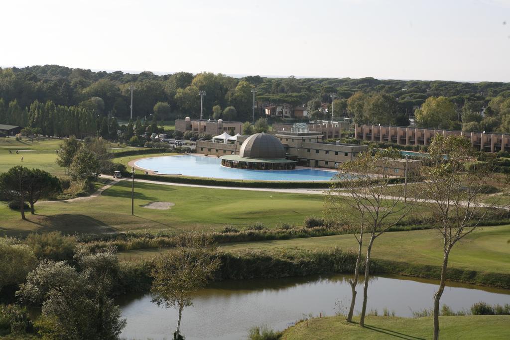 Cosmopolitan Golf & Beach Resort Tirrenia Exterior foto